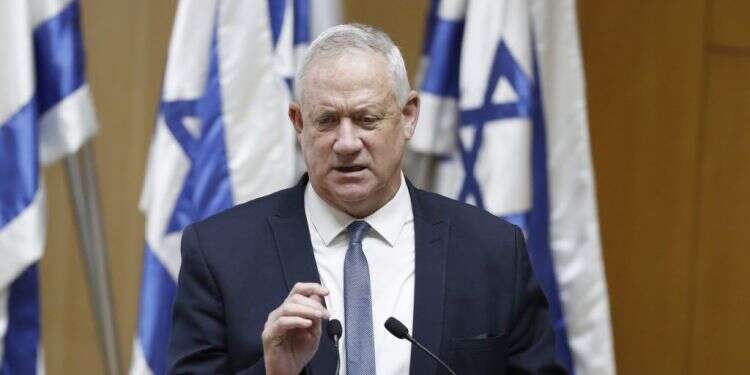 שר הביטחון בני גנץ. צילום: EPA בני גנץ: "אני מחליף טלפון כל חודשיים כתוצאה מהתקפות של השמאל"