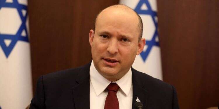 נפתלי בנט. צילום: EPA רה"מ נפתלי בנט: "צריך להגביר את הדריכות ולמנוע פיגועים המשכיים"