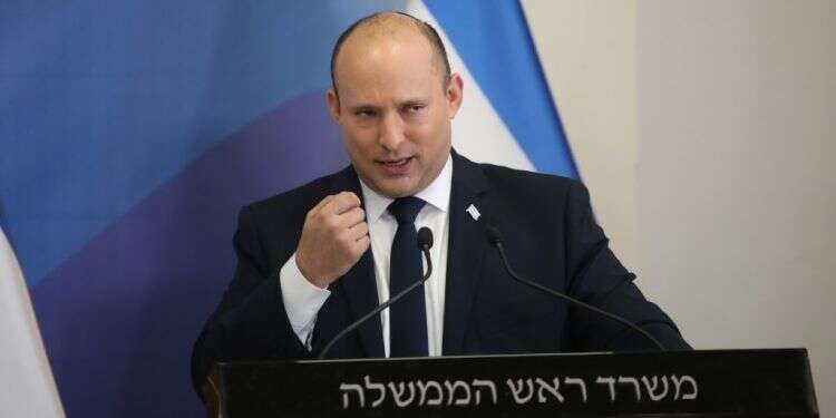 ראש הממשלה נפתלי בנט. צילום: EPA ראש הממשלה נפתלי בנט: "המשימה – לאפשר חיים שגרתיים ככל האפשר"