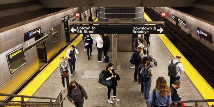 הרכבת התחתית בניו יורק. עם קצת אומץ אפשר גם אצלנו. צילום: AFP מנהיגות אמיתית תיבחן במטרו