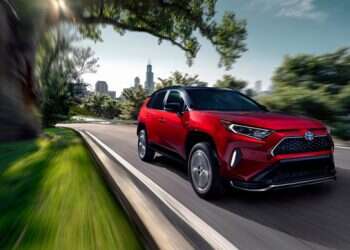 רכב היברידי לעומת רכב חשמלי