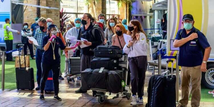 תאילנד מקבלת בברכה את התיירים הראשונים. צילום: AFP הישראלים באים: תאילנד מקבלת תיירים מחוסנים ללא בידוד