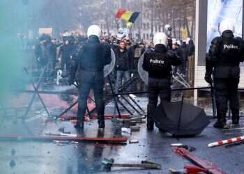 כעס ואלימות באירופה לאחר החזרת הגבלות הקורונה