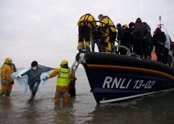 בלונדון ובפריז המומים ממותם של 27 מהגרים בתעלת למאנש
