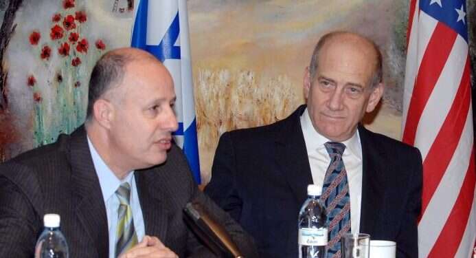 שירת תחת ראש ממשלה שביקש להמשיך מ