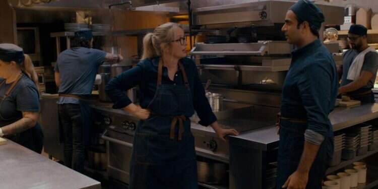 אופייה הקשוח של השפית מנומק בכך שגדלה בבית קשה יום. מתוך הסדרה