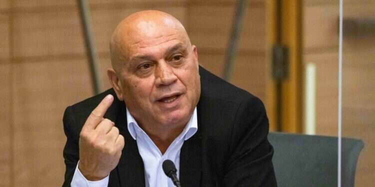 לראשונה מזה כעשור: השר עיסוואי פריג' משתתף בוועידת התרומות לרש"פ