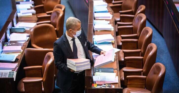 מתכוננים להתבעה על התקציב. צילום: אוליבייה פיטוסי פלאש 90 מצביעים על התקציב: כל מה שרציתם לדעת ולא העזתם לשאול