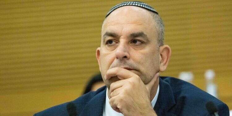 ראש העיר לוד, יאיר רביבו. צילום: יונתן זינדל פלאש 90 הם מפחדים: ראש העיר לוד מאשים את השופטים בחשש מערבים