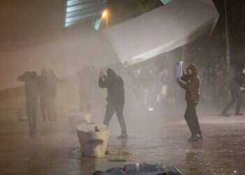 מחאת אהוביה סנדק. צילום: יונתן זינדל פלאש 90 מכת"זית, שימוש באלות וירי חי: התנהלות המשטרה במחאת סנדק