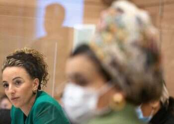 "בין ייאוש לתקווה": דיון סוער על ביטול הסבסוד לאברכים