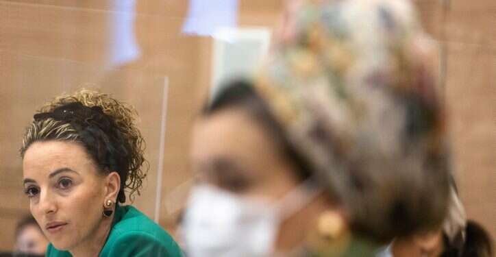 "בין ייאוש לתקווה": דיון סוער על ביטול הסבסוד לאברכים