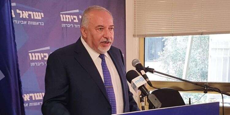 ליברמן בישיבת הסיעה: "מתרגש לקראת דיוני התקציב"