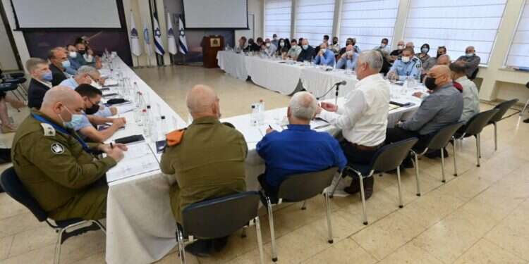 שר הביטחון גנץ: התקדמות במוכנות ישראל למצבי חירום