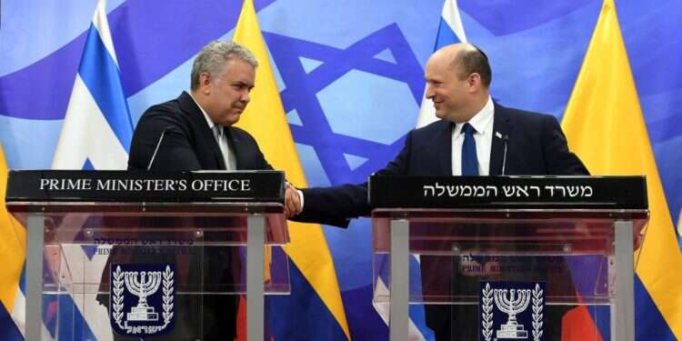 נשיא קולומביה, איוואן דוקה עם ראש הממשלה נפתלי בנט. צילום: חיים צח לע אהבה קולומביאנית: נציגות רשמית של קולומביה נפתחה בירושלים