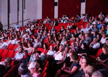 חומה ומגדר: מדוע תיאטרון ירושלים דחה הופעה של בנות אולפנה?