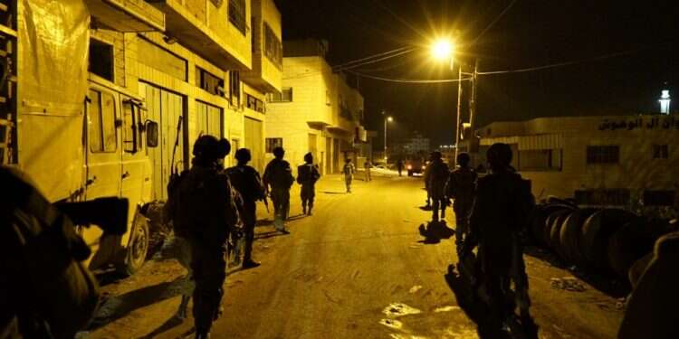 פעילות צה המלחמה בנשק הבלתי חוקי: צה"ל והמשטרה פשטו על חלחול