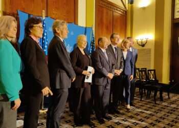 סיוע לפלסטינים וקונסוליה בירושלים: חברי קונגרס מבקרים בישראל