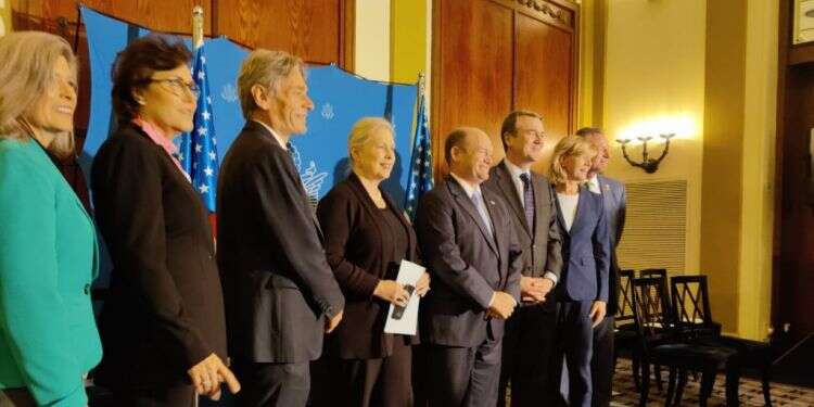 סיוע לפלסטינים וקונסוליה בירושלים: חברי קונגרס מבקרים בישראל