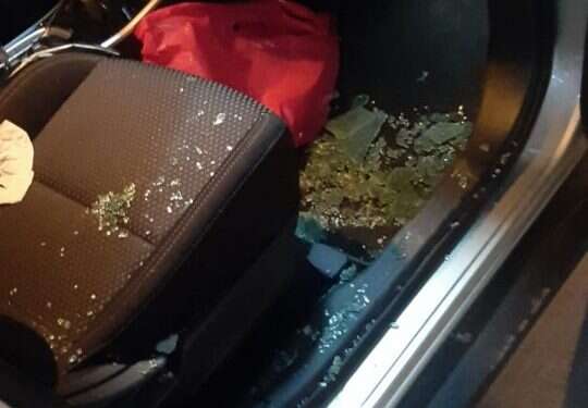 רכב המשפחה שהותקפה במעלה הזיתים "מה את רוצה שנעשה?": המשטרה מגלה אוזלת יד במעלה הזיתים