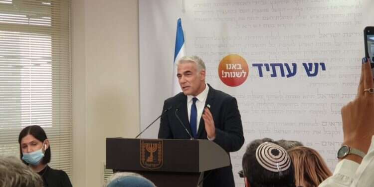 שר החוץ לפיד בישיבת סיעת יש עתיד. צילום: עטרה גרמן נתניהו: "חוק סער" חוק איראני. סער: "נתניהו חי בסרט"