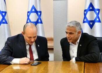 בנט ולפיד בשיחה ראשונה עם נטלי ומורדי אוקנין