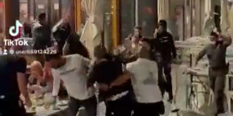 השימוש ביצירות שבעל הזכויות בהן אינו ידוע או לא אותר נעשה לפי סעיף 27א ל עובדי מסעדת "הזקן והים" ביפו תקפו באלימות שוטרים