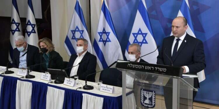 זן ה"אומיקרון": קבינט הקורונה יתכנס לדון בהגבלות