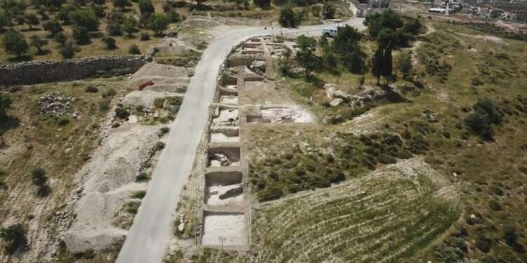 ערב חג החנוכה: המנהל האזרחי חושף ממצא היסטורי