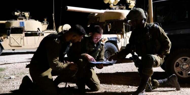 חיילים בתרגיל  צפו: צה"ל נערך למלחמה רב זירתית בגבול הצפון