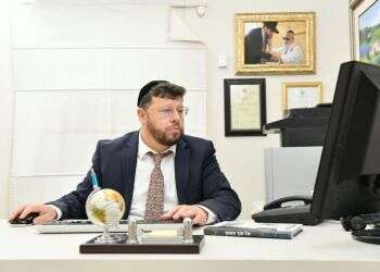 בעקבות התחקיר על תקיפות מיניות: חיים ולדר הושעה מ"רדיו קול חי"