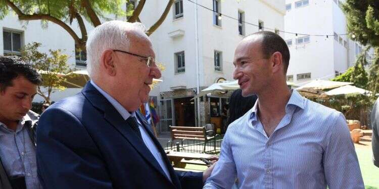 פנקס ארד יחד עם נשיא המדינה לשעבר, ראובן ריבלין. צילום: מארק ניימן - לע בעקבות הפרסומים: פנקס-ארד פורש ממועצת העיר תל אביב