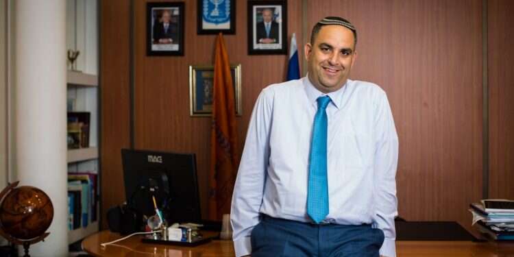 ראש עיריית לוד הודף את הטענות נגד הגרעין התורני: "התרומה שלו לעיר היא אדירה"