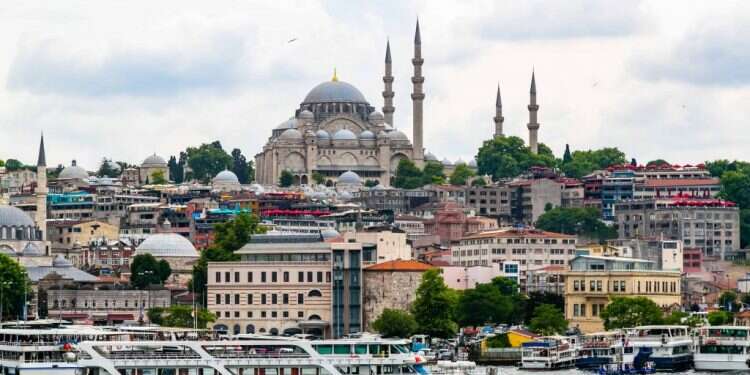 איסטנבול. צילום: שאטרסטוק פרשת הזוג העצור בטורקיה: משרד החוץ שולח תגבור לאיסטנבול