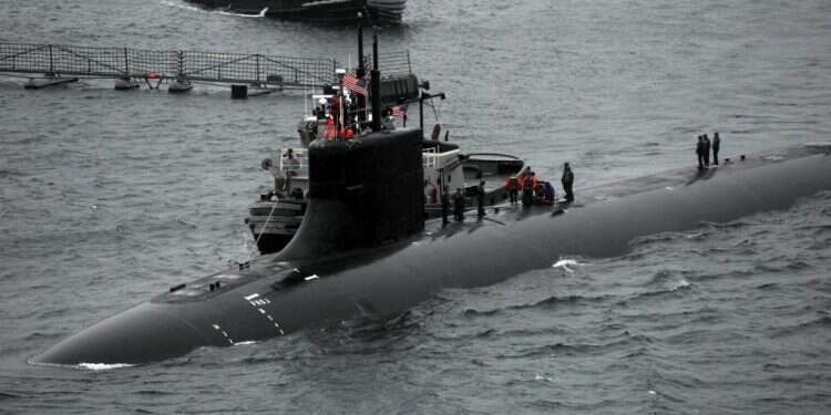 הצוללת הגרעינית קונטיקט. צילום: U.S. Navy/MC3 Timothy Aguirre תקרית מסתורית: צוללת גרעינית אמריקנית התנגשה ב"הר תת-ימי"