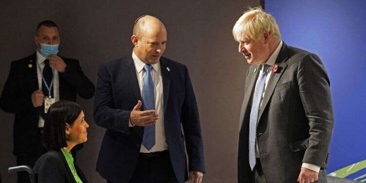 ג'ונסון, בנט ואלהרר בוועידת האקלים בגלזגו, בחודש הקודם. צילום: גטי אימג'ס