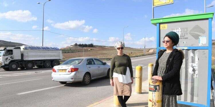 אוראל גורפינקל (מימין) ורבקה מדמוני בצומת שילה. צילום: יוסי זליגר