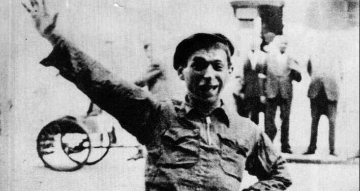 העולם עצוב, אז צוחקים