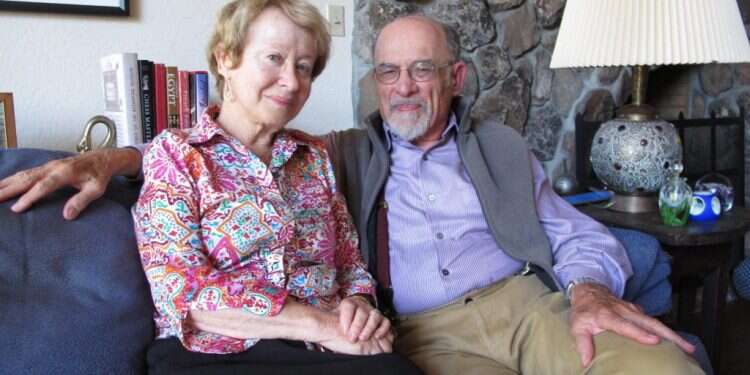 לא הפסיקו לבחור זה בזו מדי יום. ארווין ומרילין יאלום בביתם בפאלו-אלטו, 2014. צילום: AP עיין ערך אהבה