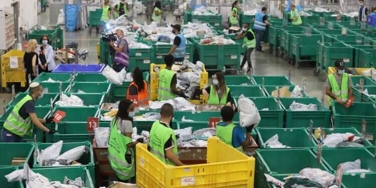 המכתבים והמערכת: שר התקשורת מקדם הפרטה עמוקה בדואר ישראל