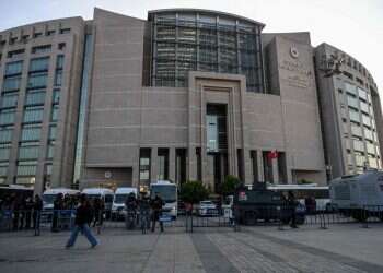 כוחות משטרה מחוץ לבית המשפט באיסטנבול. צילום: AFP החקירה הושלמה: טורקיה הגישה כתבי אישום נגד "רשת המוסד"