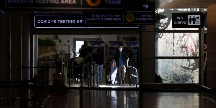 נמל תעופה בן גוריון. צילום: AFP השמיים נסגרים: משרד הבריאות ממליץ להרחיב את רשימת המדינות אדומות