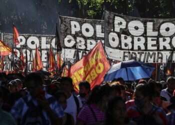 יצאו לרחובות: עשרות אלפי ארגנטינאים מחו נגד עסקה עם קרן המטבע הבינלאומית