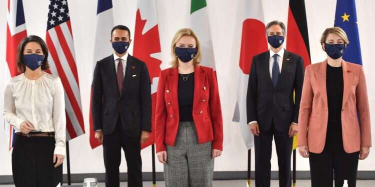 וושינגטון מבטיחה: סנקציות יוטלו על רוסיה במקרה של פלישה לאוקראינה