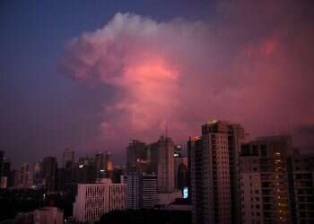 בעקבות רעידת אדמה עוצמתית: אזהרות צונאמי באינדונזיה