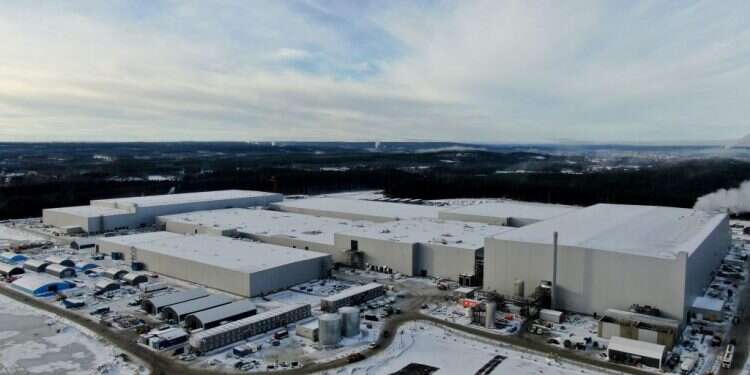 נפתח "מפעל הג'יגה" האירופי הראשון לייצור סוללות לרכבים