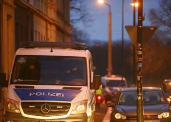 גרמניה: המשטרה פעלה נגד מתנגדי חיסונים שאיימו ברצח בכירים