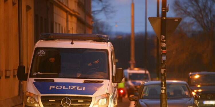 גרמניה: המשטרה פעלה נגד מתנגדי חיסונים שאיימו ברצח בכירים