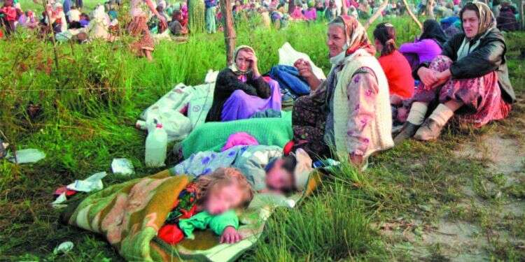 פליטים בסרברניצה, 1995. צילום: AP