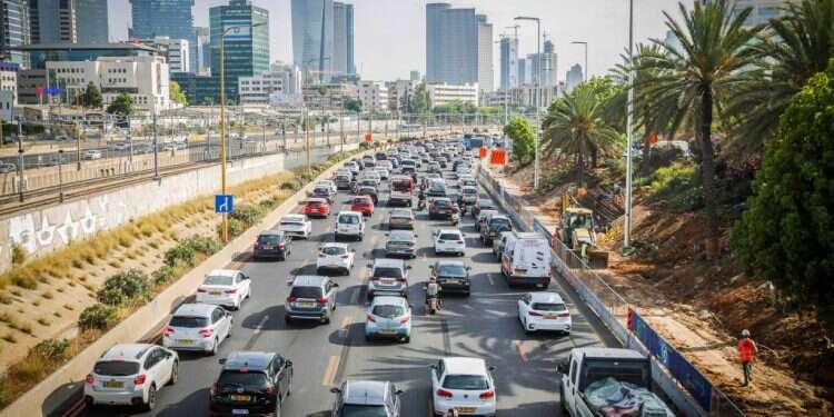 פקק בנתיבי איילון, אי. צילום: פלאש 90 לקראת קלה: הכירו את האיש שיוציא את גוש דן מהפקקים